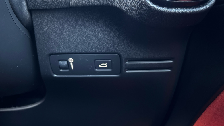 Volvo Xc40 2.0 T4 R DESIGN Pro 5dr AWD Geartronic Petrol Estate